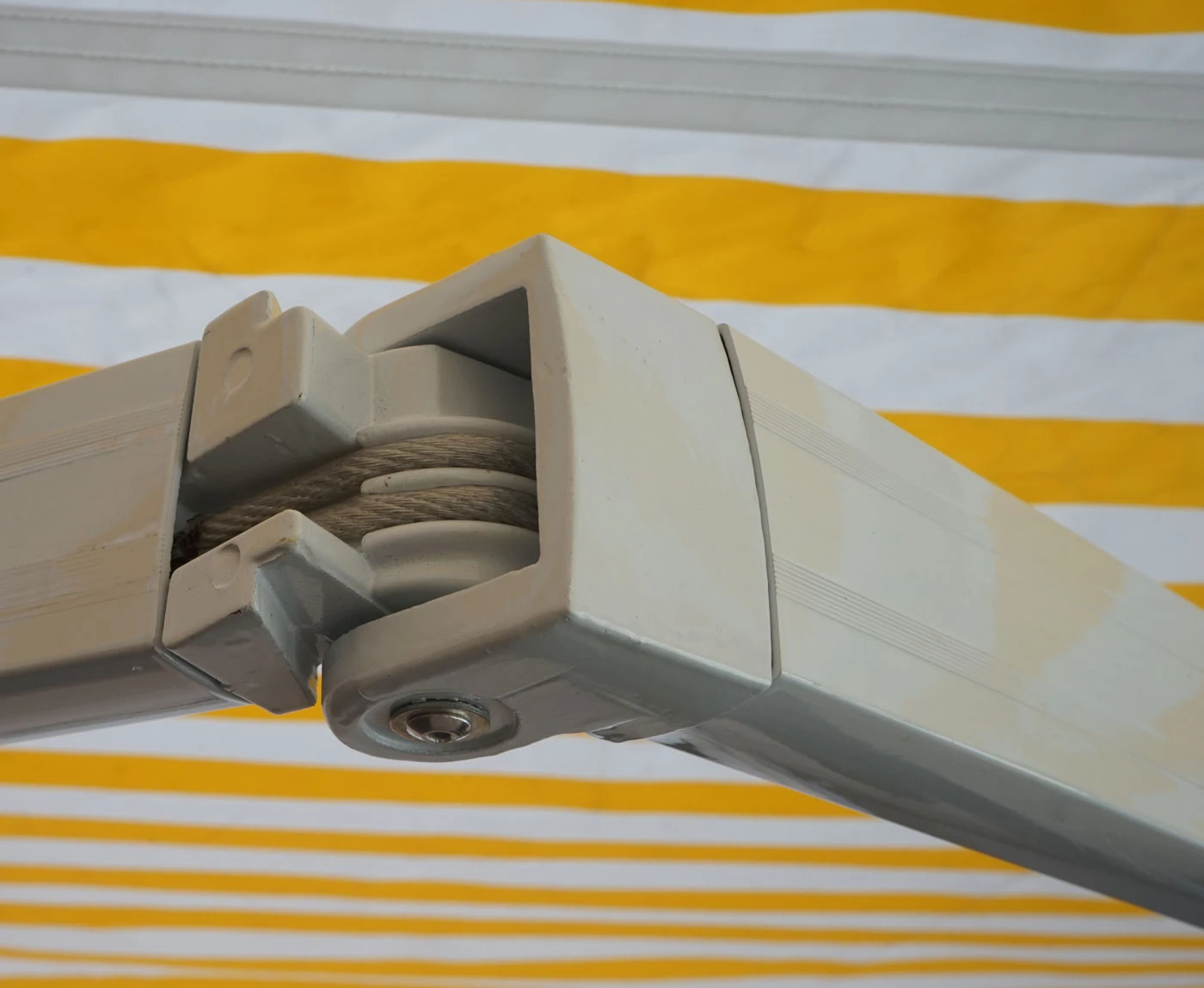 Alu-Markise MCW-E31, Gelenkarmmarkise Sonnenschutz 3x2,5m ~ Polyester, Grau-braun 5 Alu-Markise MCW-E31, Gelenkarmmarkise Sonnenschutz 3x2,5m ~ Polyester, Grau-braun – Bild 5